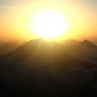 03-08-12 Sonnenaufgang am Hochfeiler