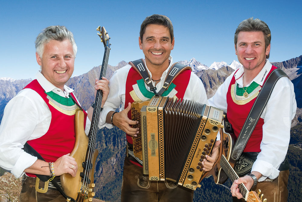 Trio_Alpin_Berge_und_Instrumente.jpg