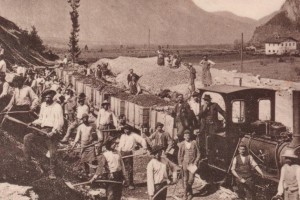 Eine Schmalspurbahn wird gebaut